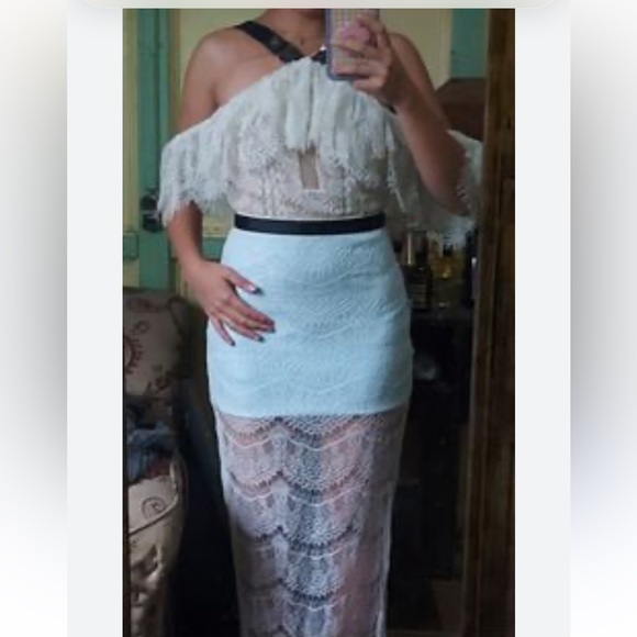 Three floor lace midi dress - Picture 2 of 3